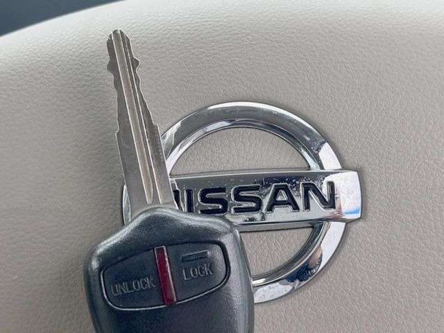 【キーレス】少し離れた場所からでもボタン一つでドアの開錠・施錠ができるのでとっても便利!ドアの鍵穴周りに傷をつけることもありません