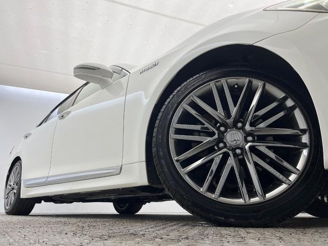 �y����18�C���`�A���~�z�C�[���z�O�ςɃ}�b�`���������A���~�z�C�[���𑕒����Ă���܂��B�e��ЊO�A���~�z�C�[����A�X�^�b�h���X�^�C�����戵�����Ă���܂��B���񂲑��k����������