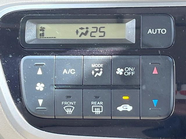 寒い冬も暑い夏も全席に快適な空調を届けてくれる、ダイヤル式エアコンを装備♪