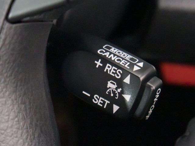 ���[�_�[�N���[�Y�R���g���[��  �~���g���[�_�[�ƒP��J�����Ő�s�Ԃ�F�����A�ԑ��ɉ������Ԋԋ�����ۂ��Ȃ���Ǐ]���s���x�����܂��B