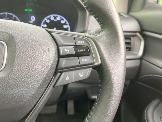 【アダプティブクルーズコントロール】高速道路での長距離走行が楽に!!自動で速度を保つクルーズコントロールが、衝突軽減システムと連携し、前方の車両を感知して車間を保つように速度調節してくれます!!