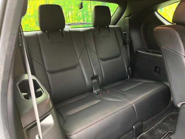 3列目シートはもちろん状態良好☆大人でもゆったりと座って頂けますので、大人数でのお出かけもラクラクです♪ご家族で、気の知れた仲間で、ドライブに行くのが楽しみですね♪