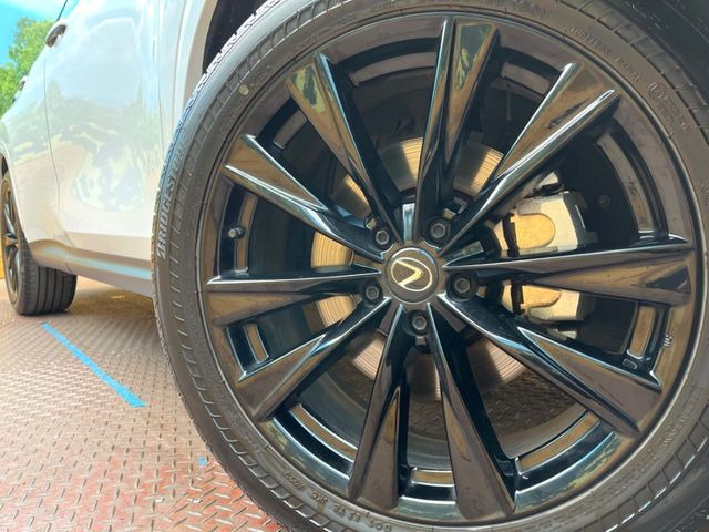 �y����20�C���`�A���~�z�C�[���z�O�ςɃ}�b�`���������A���~�z�C�[���𑕒����Ă���܂��B�e��ЊO�A���~�z�C�[����A�X�^�b�h���X�^�C�����戵�����Ă���܂��B���񂲑��k����������