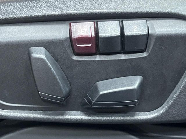 ●パワーシート:シート位置の&ldquo;前後と背もたれの&ldquo;角度の微調整が可能となります。手動設定のシートよりも、より細やかな設定ができるのがポイントです。