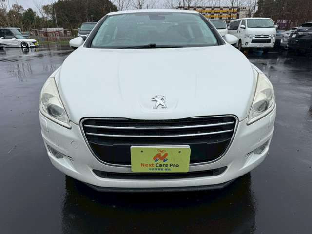 当店在庫は外装、内装クリーニング後に展示し、併せて事故修復歴の有無、メーター改ざん歴の有無も第三者機関による検査を全台実施しております。車検、整備、鈑金塗装も自社で対応できますのでご安心ください。