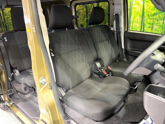 運転席シート廻りは使用感も少なく、良好な状態となっています。丁寧に使われていたことがよくわかりますね。