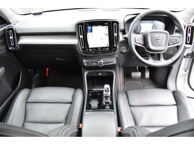 XC40B4 AWD インスクリプション 4WD