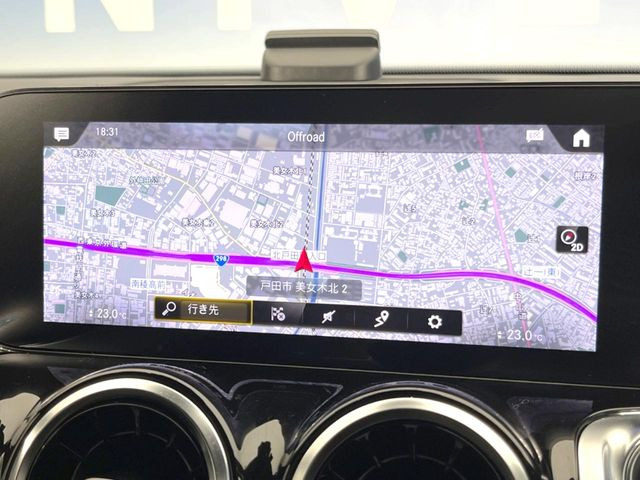 ●純正ナビ:一体感のあるナビは、高級感ある車内を演出してくれます。オーディオ機能も充実しておりますので、運転もより楽しめます♪