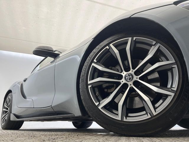 �y����18�C���`�A���~�z�C�[���z�O�ςɃ}�b�`���������A���~�z�C�[���𑕒����Ă���܂��B�e��ЊO�A���~�z�C�[����A�X�^�b�h���X�^�C�����戵�����Ă���܂��B���񂲑��k����������