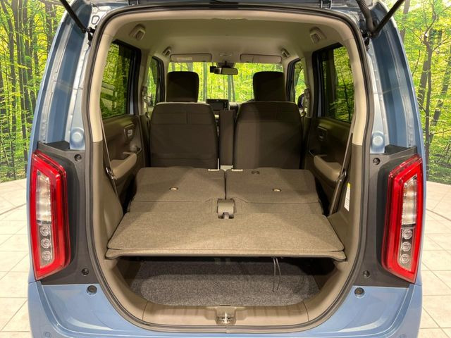 ���i�̂���������ʋ΁A���}���ɏ\���ȉ׎��X�y�[�X���m�ۂ��Ă���܂��B�Z�J���h�V�[�g��|���ƁA�傫�ȉו��̐ύڂ��\�ł���