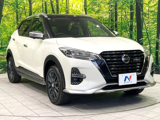 高透明度のガラス皮膜で撥水はもちろん、上質なツヤ・光沢を実現。紫外線や酸性雨から大切な愛車を保護し、色あせ・劣化を防止。「弾スプラッシュコート」、「弾プリミッサコート」からお選びいただけます。