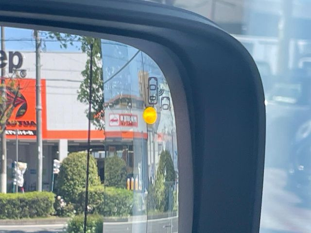 ���u���C���h�A�V�X�g�Z���T�[:���p����̎Ԃ����m���A�h���C�o�[���Ԑ��ύX���s���ۂɁA�x�����Ƌ��ɒ��ӂ𑣂��Ă������S�x���@�\�ł�!