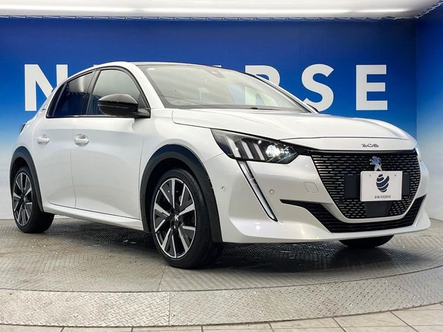 ●無料付帯の保証の他、安心の最長3年・走行無制限保証(有償)をご用意。輸入車を安心してお楽しみいただける様、保証内容も充実はもちろん、無料点検&オイル交換やロードサービスも付帯しております。