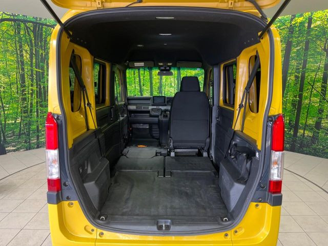 ���i�̂���������ʋ΁A���}���ɏ\���ȉ׎��X�y�[�X���m�ۂ��Ă���܂��B�Z�J���h�V�[�g��|���ƁA�傫�ȉו��̐ύڂ��\�ł���