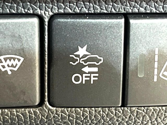 �y�z���_�Z���V���O�z���s���ɑO���̎ԗ�����F�����A�Փ˂������Ȏ��͌x��ƃu���[�L�ŏՓˉ���Ɣ�Q�y�����A�V�X�g�B�����S�Ƀh���C�u�����y���݂��������܂��B