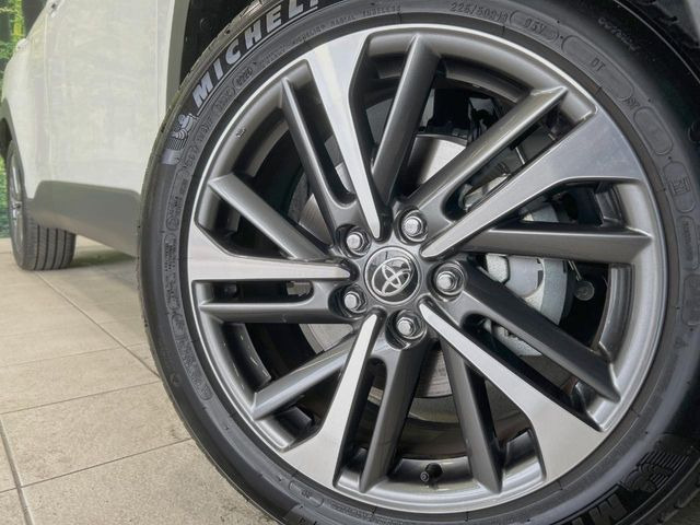 �y����18�C���`�A���~�z�C�[���z�O�ςɃ}�b�`���������A���~�z�C�[���𑕒����Ă���܂��B�e��ЊO�A���~�z�C�[����A�X�^�b�h���X�^�C�����戵�����Ă���܂��B���񂲑��k����������