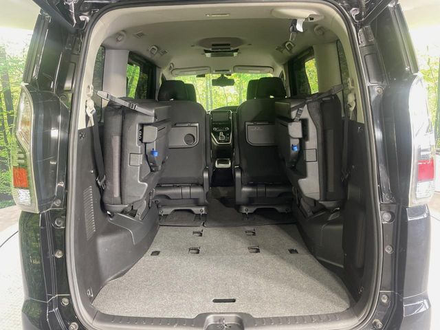 ���ڃV�[�g�͑O��X���C�h���\�ł��B���ɉ�����Α������L������������A�O�ɋl�߂�Α傫�ȃ��Q�b�W�X�y�[�X���m�ۂł��܂��B�V�[���ɉ����Ďg�������ł��邩��Ƃ��Ă��֗��ł���