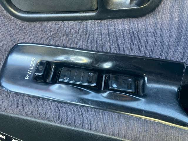 気になるお車がありましたら右の電話番号から直接お店にお問い合わせください。支払方法から車両情報、状態までなんでもご説明させて頂きます。スタッフ一同ご連絡お待ちしております。