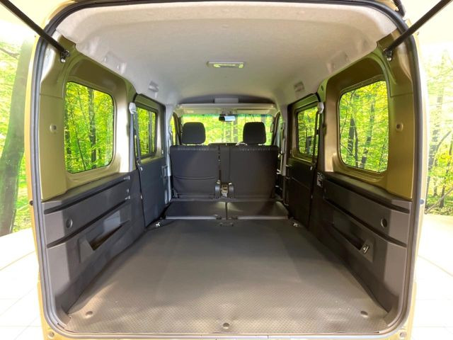 後席を格納すると、これだけの広さが!シーンに合わせたシートアレンジで、大きな荷物も積むことが出来ます♪