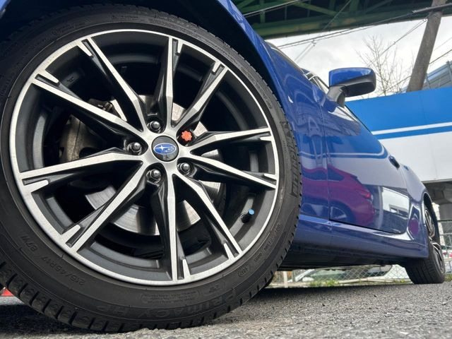 �y����17�C���`�A���~�z�C�[���z�O�ςɃ}�b�`���������A���~�z�C�[���𑕒����Ă���܂��B�e��ЊO�A���~�z�C�[����A�X�^�b�h���X�^�C�����戵�����Ă���܂��B���񂲑��k����������