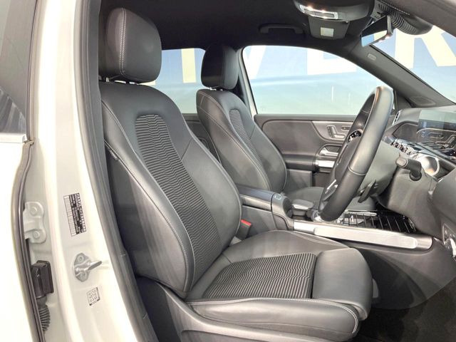 ●ハーフレザーシート:高級感漂うハーフレザーシートは、使用感も少なく良好なコンディションを保っております!その他、気になる箇所がございましたらお気軽にお問合せ下さい!