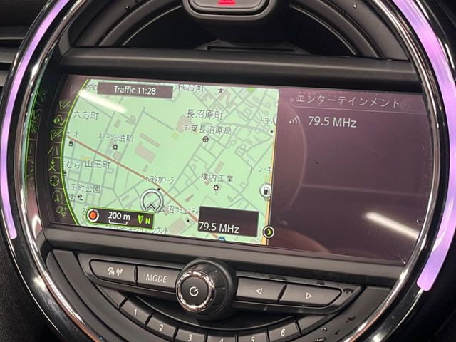 �������i�r:��̊��̂���i�r�́A����������ԓ������o���Ă���܂��B�I�[�f�B�I�@�\���[�����Ă���܂��̂ŁA�^�]�����y���߂܂���