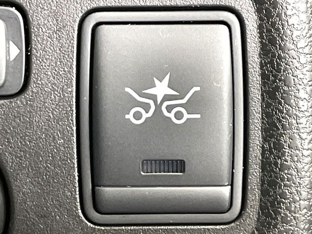 �y�G�}�[�W�F���V�[�u���[�L�z���s���ɑO���̎ԗ�����F�����A�Փ˂������Ȏ��͌x��ƃu���[�L�ŏՓˉ���Ɣ�Q�y�����A�V�X�g�B�����S�Ƀh���C�u�����y���݂��������܂��B