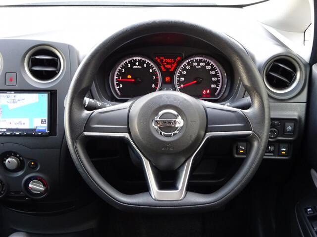 �I���b�N�X�F�蒆�ÎԂ͌��I�����㎿�Ȏ��q�݂̂����͂��v���܂��B�S�ԂɃv���̐E�l�ɂ��O�ꂵ�����O���̐��|�A�����グ�Ă���܂��B