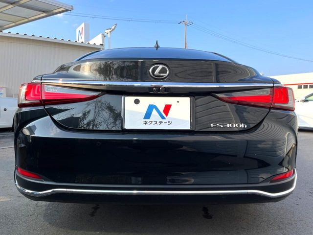 安心の最長10年・走行無制限保証(有償)をご用意。保証内容も充実はもちろん、無料点検&オイル交換や、年中無休の全国・24時間ロードサービスも付帯されておりますのでご安心下さい。