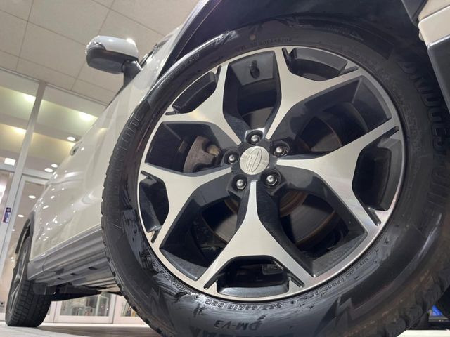 �y����18�C���`�A���~�z�C�[���z�O�ςɃ}�b�`���������A���~�z�C�[���𑕒����Ă���܂��B�e��ЊO�A���~�z�C�[����A�X�^�b�h���X�^�C�����戵�����Ă���܂��B���񂲑��k����������