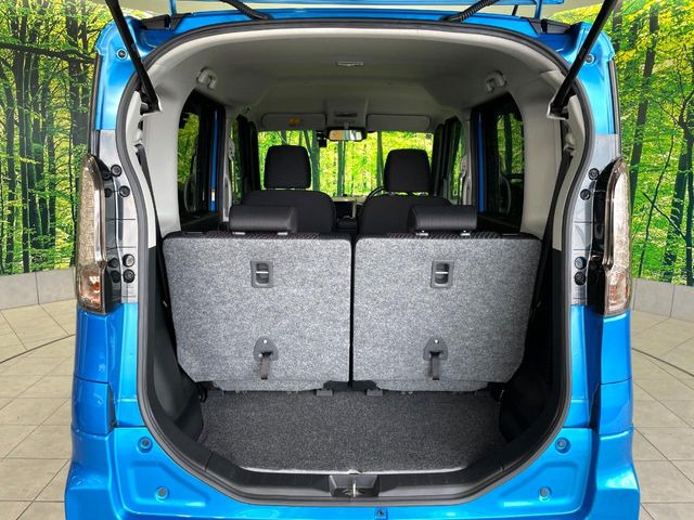 ���i�̂���������ʋ΁A���}���ɏ\���ȉ׎��X�y�[�X���m�ۂ��Ă���܂��B�Z�J���h�V�[�g��|���ƁA�傫�ȉו��̐ύڂ��\�ł���