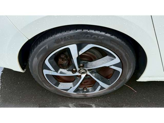 気になるお車がありましたら右の電話番号から直接お店にお問い合わせください。支払方法から車両情報、状態までなんでもご説明させて頂きます。スタッフ一同ご連絡お待ちしております。