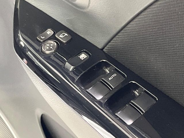 �y�d���i�[�~���[�z�T�C�h�~���[�͓d���i�[���ƂȂ��Ă���A�������ԏ�ł��L�Y�������X�N��}�����܂��B