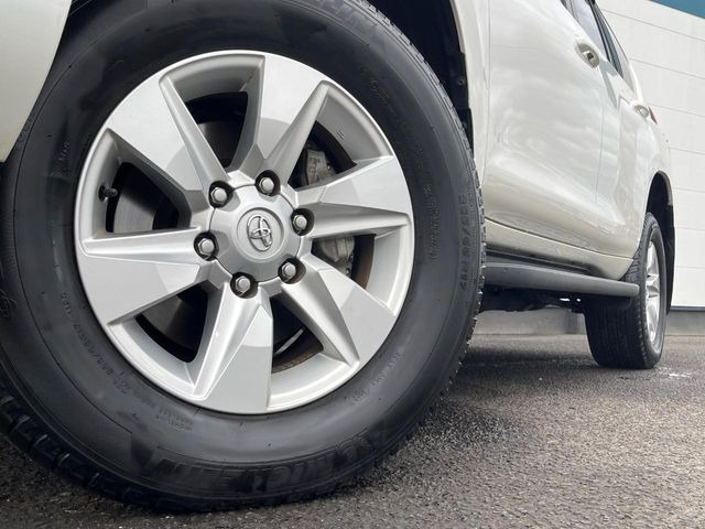 �y����17�C���`�A���~�z�C�[���z�O�ςɃ}�b�`���������A���~�z�C�[���𑕒����Ă���܂��B�e��ЊO�A���~�z�C�[����A�X�^�b�h���X�^�C�����戵�����Ă���܂��B���񂲑��k����������