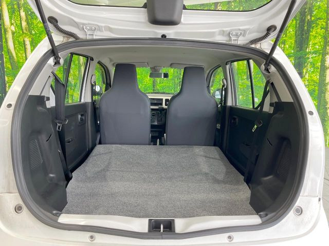 ���i�̂���������ʋ΁A���}���ɏ\���ȉ׎��X�y�[�X���m�ۂ��Ă���܂��B�Z�J���h�V�[�g��|���ƁA�傫�ȉו��̐ύڂ��\�ł���