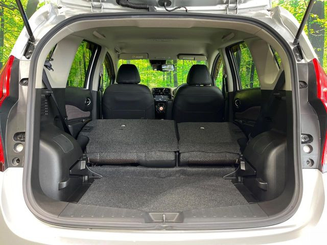 ���i�̂���������ʋ΁A���}���ɏ\���ȉ׎��X�y�[�X���m�ۂ��Ă���܂��B�Z�J���h�V�[�g��|���ƁA�傫�ȉו��̐ύڂ��\�ł���