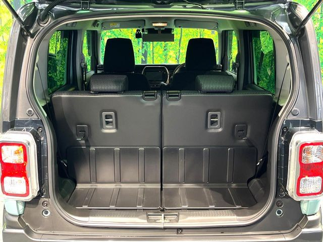 積み下ろしのしやすいデッキにはたっぷりと荷物を積み込んでいただけます。遊びから仕事まで、様々なシーンで頼れます♪