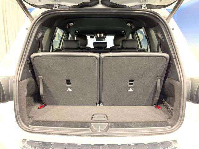 ●トランクルーム:趣味が広がる収容スペース!これだけの広さがあればお買い物やレジャーなどにも最適です!使用感も少なくきれいな状態を維持しております。