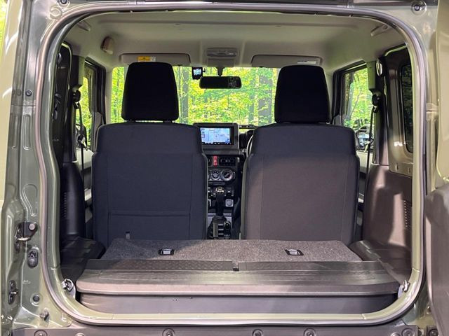 ���i�̂���������ʋ΁A���}���ɏ\���ȉ׎��X�y�[�X���m�ۂ��Ă���܂��B�Z�J���h�V�[�g��|���ƁA�傫�ȉו��̐ύڂ��\�ł���