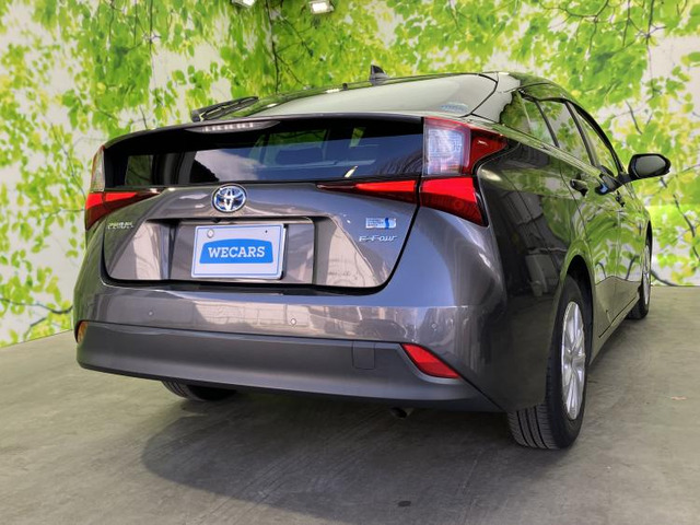 プリウス1.8 S セーフティ プラスII E-Four 4WD