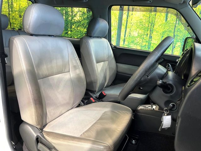 �y�n�[�t���U�[�V�[�g�z�������ƍ���S�n�𗼗������l�C�̃V�[�g���w�ʁE���ʂ̃t�@�u���b�N�f�ނ́A�ʋC���̗ǂ��⊊��ɂ����ɗD��Ă��܂��B�C���╞���ɍ��E���ꂸ���K�ɂ���肢�������܂��B