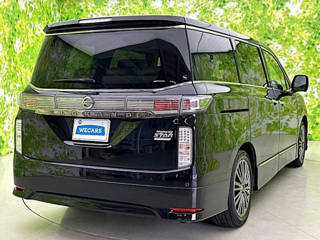 エルグランド2.5 250ハイウェイスターS ホワイトレザー アーバンクロム