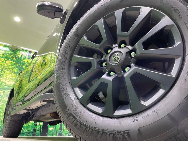 �y����18�C���`�A���~�z�C�[���z�O�ςɃ}�b�`���������A���~�z�C�[���𑕒����Ă���܂��B�e��ЊO�A���~�z�C�[����A�X�^�b�h���X�^�C�����戵�����Ă���܂��B���񂲑��k����������