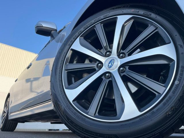 【純正18インチアルミホイール】外観にマッチした純正アルミホイールを装着しております。各種社外アルミホイールや、スタッドレスタイヤも取扱いしております。是非ご相談ください♪