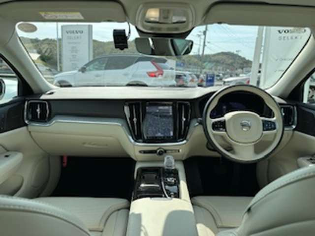 V60リチャージ PHEV T6 AWD アルティメット 4WD
