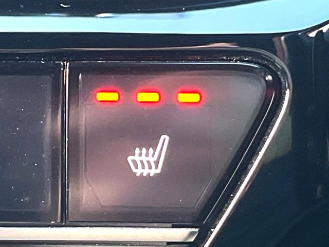 【シートヒーター】寒い日に重宝するシートヒーター!エアコンより早く温まってくれるので寒がりの人も安心ですね♪エアコンの温風は乾燥するから苦手、という方にもをおすすめです。