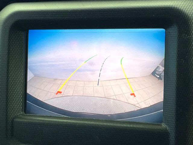 ●ガイドライン付きバックカメラ:不安な駐車もこれで安心!ガイドライン付きなので狭い箇所での駐車もラクラクです!