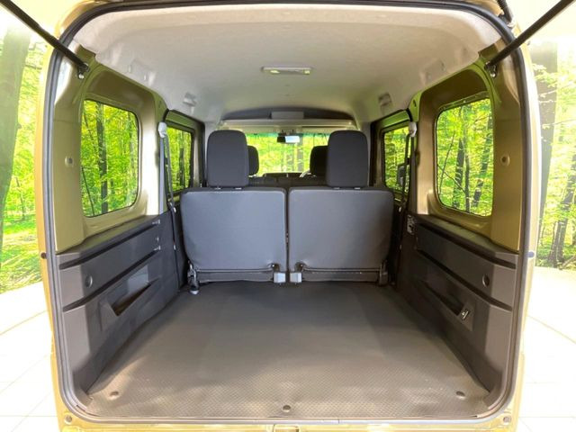 積み下ろしのしやすいデッキにはたっぷりと荷物を積み込んでいただけます。遊びから仕事まで、様々なシーンで頼れます♪