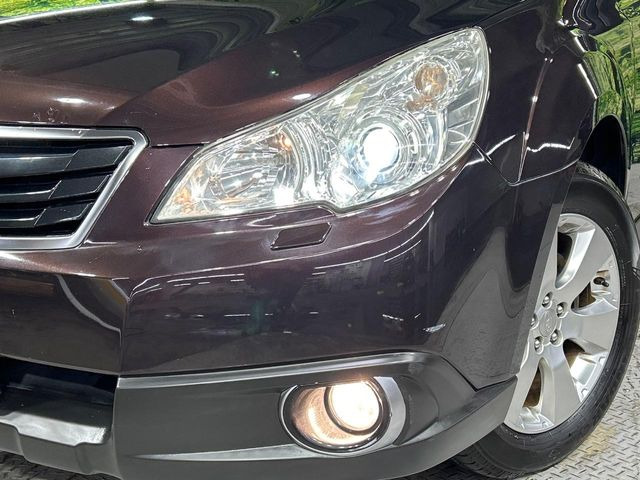 【HIDヘッドライト】非常に明るく前方を照らしてくれるので、悪天候や夜間の走行時も視界良好で安心してお乗りいただけます。