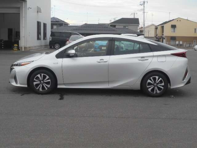 プリウスPHV1.8 S
